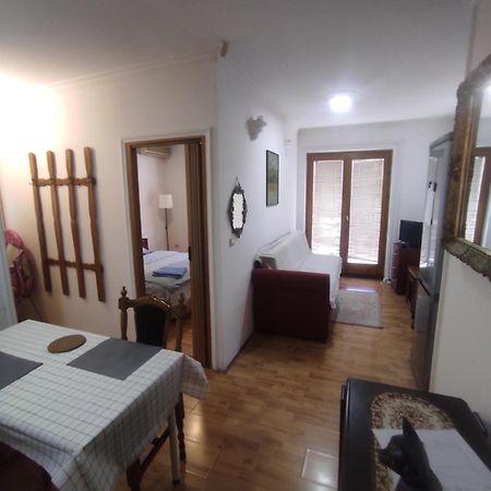 Apartment Mixa Belgrad Exteriör bild
